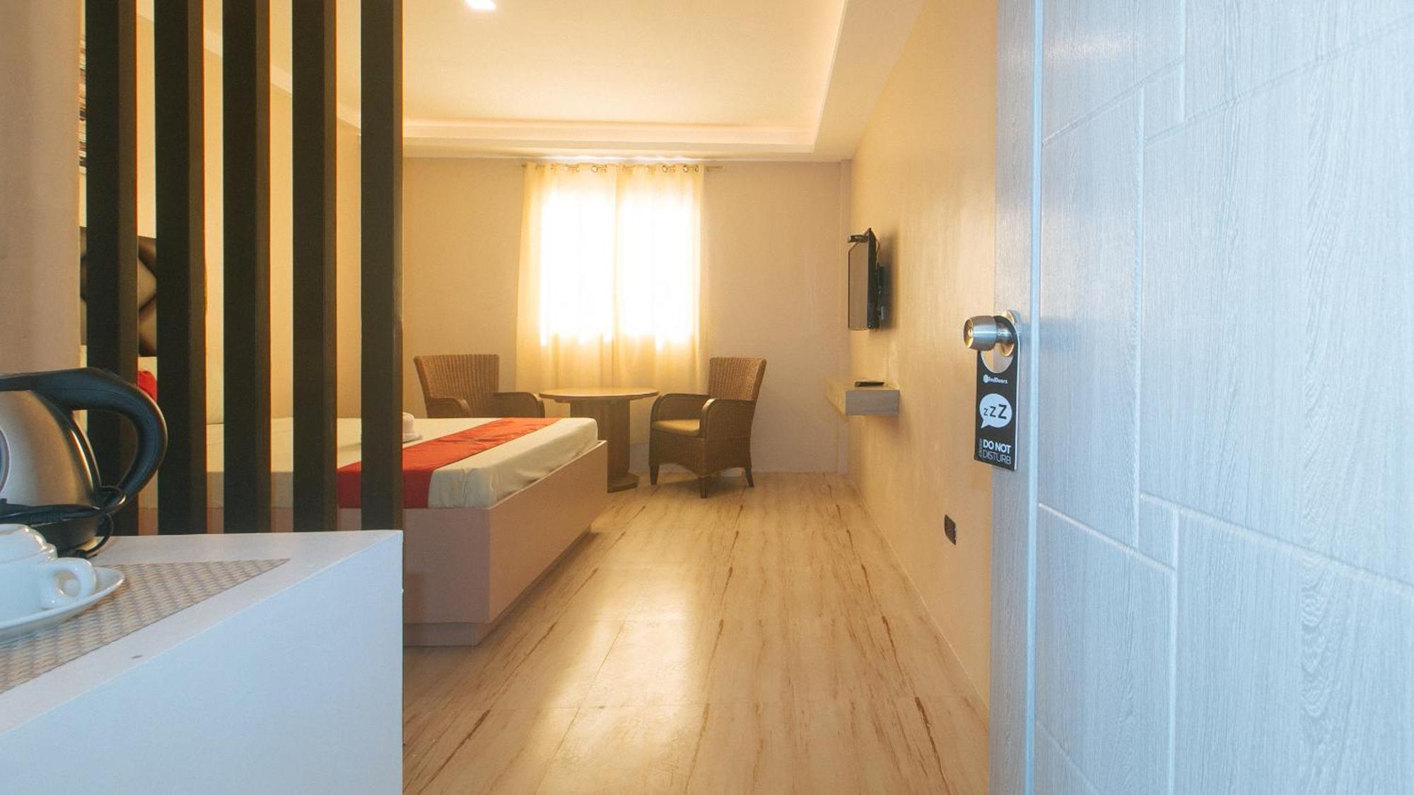 Reddoorz Plus At Seventy Five Inn Near Manila Airport Paranaque City エクステリア 写真