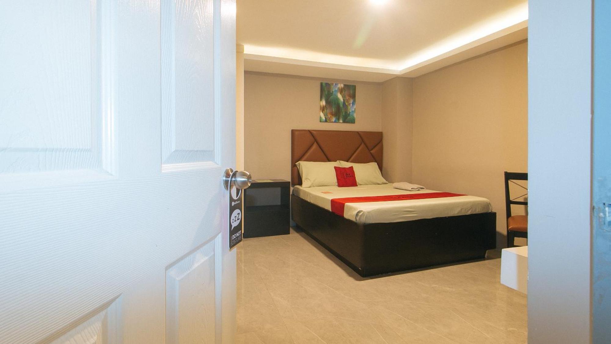 Reddoorz Plus At Seventy Five Inn Near Manila Airport Paranaque City エクステリア 写真