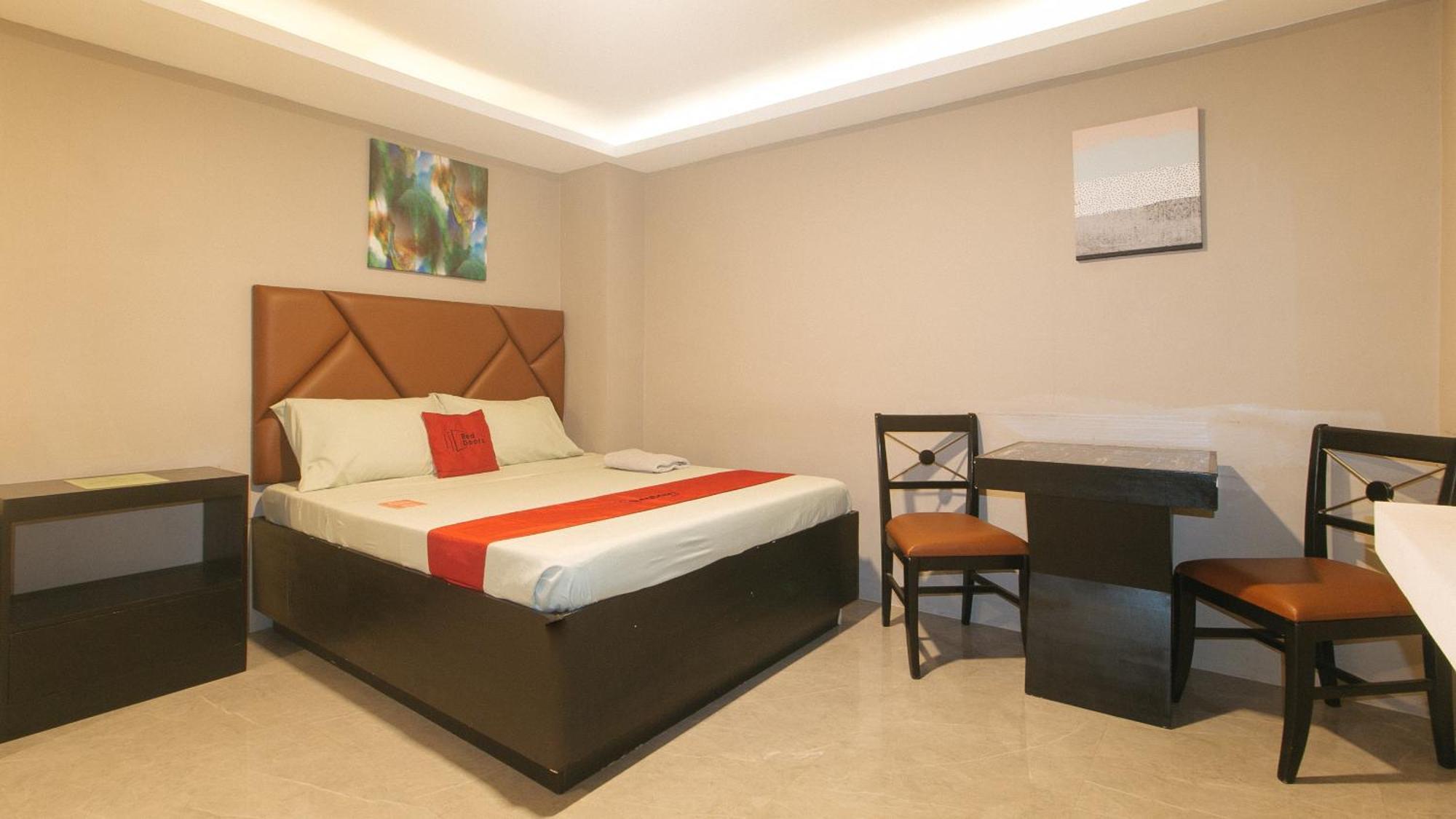 Reddoorz Plus At Seventy Five Inn Near Manila Airport Paranaque City エクステリア 写真