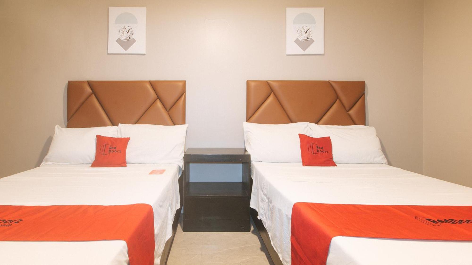 Reddoorz Plus At Seventy Five Inn Near Manila Airport Paranaque City エクステリア 写真