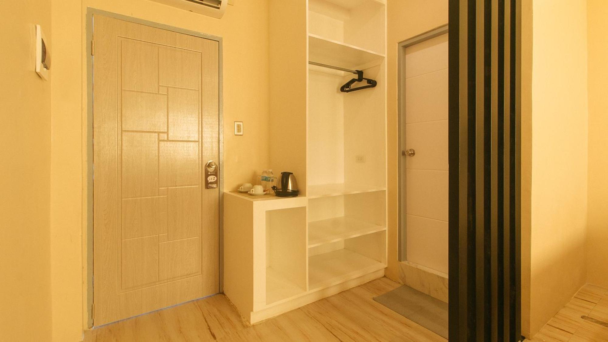 Reddoorz Plus At Seventy Five Inn Near Manila Airport Paranaque City エクステリア 写真