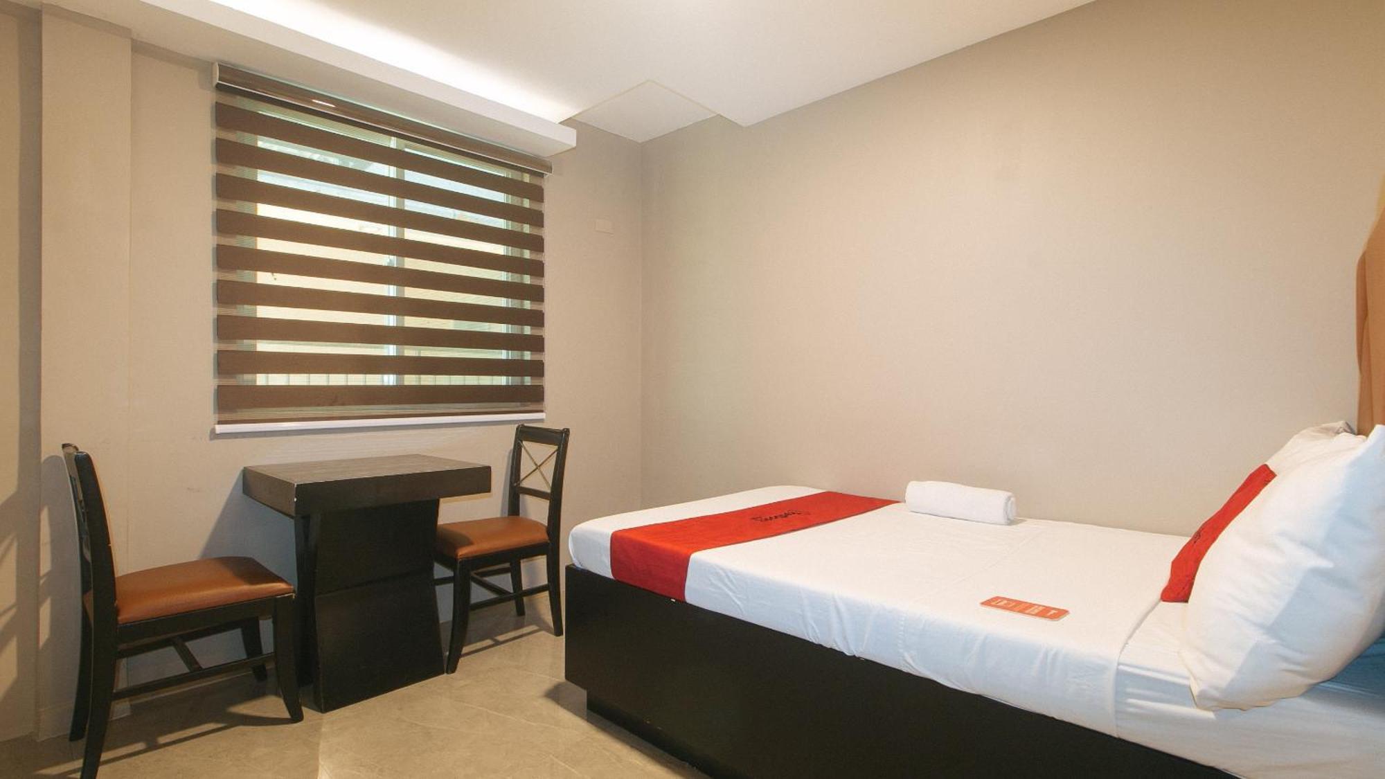 Reddoorz Plus At Seventy Five Inn Near Manila Airport Paranaque City エクステリア 写真
