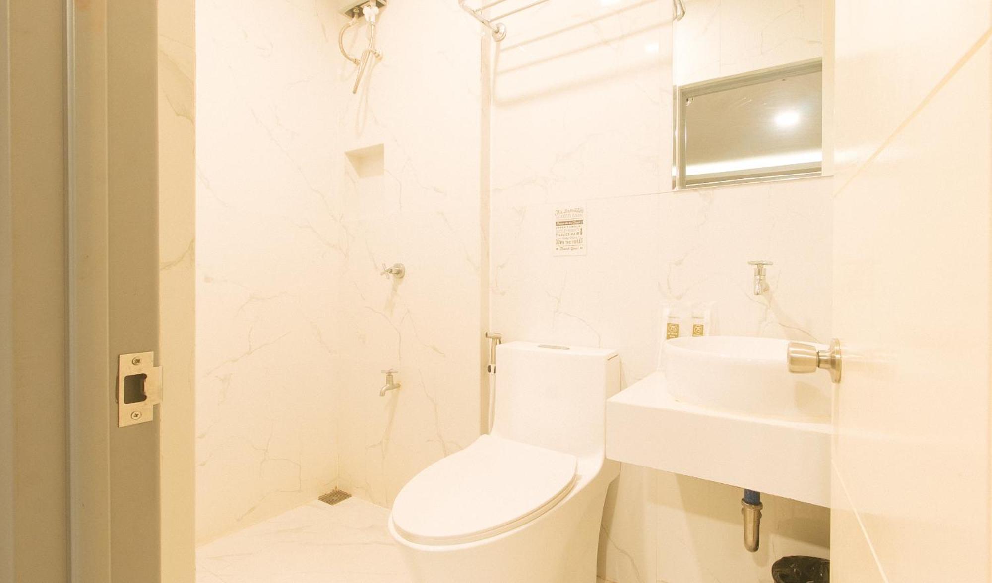 Reddoorz Plus At Seventy Five Inn Near Manila Airport Paranaque City エクステリア 写真